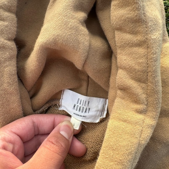 Daily Monday Korean Heavyweight Blank Hoodie NWOT - Picture 3 of 3